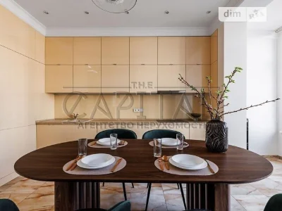 Sale of 3-room apartment 150 sq. m. on Andriy Verkhoglyada St. 20 •