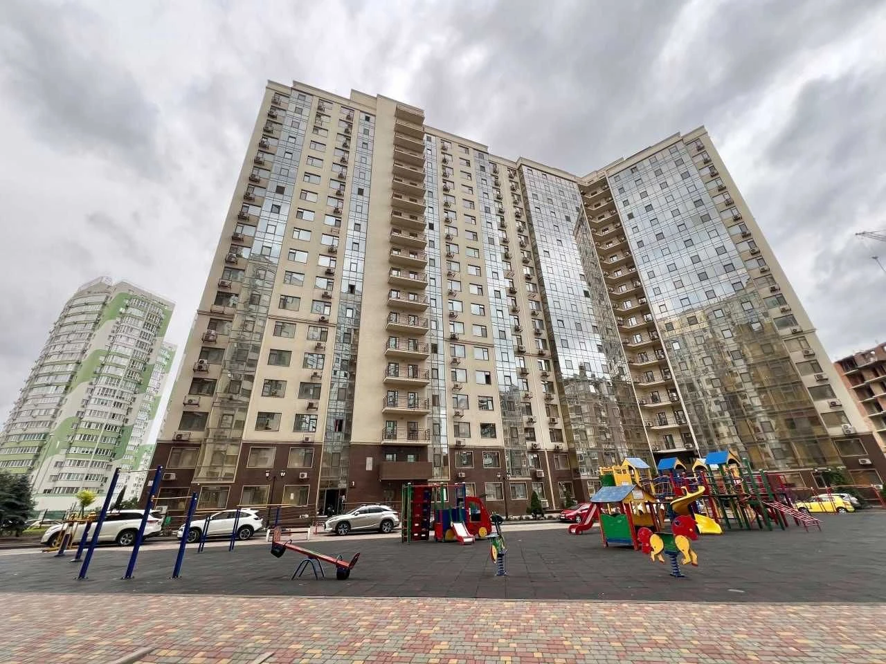 Продається 3-кімнатна квартира Кадорр Одеса ремонт вид на море
