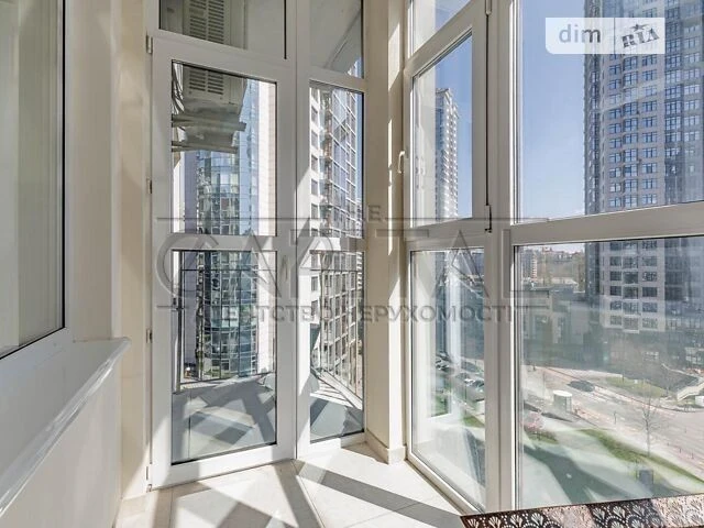 Sale of 3-room apartment 150 sq. m. on Andriy Verkhoglyada St. 20 •