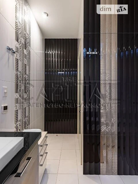 Sale of 3-room apartment 150 sq. m. on Andriy Verkhoglyada St. 20 •
