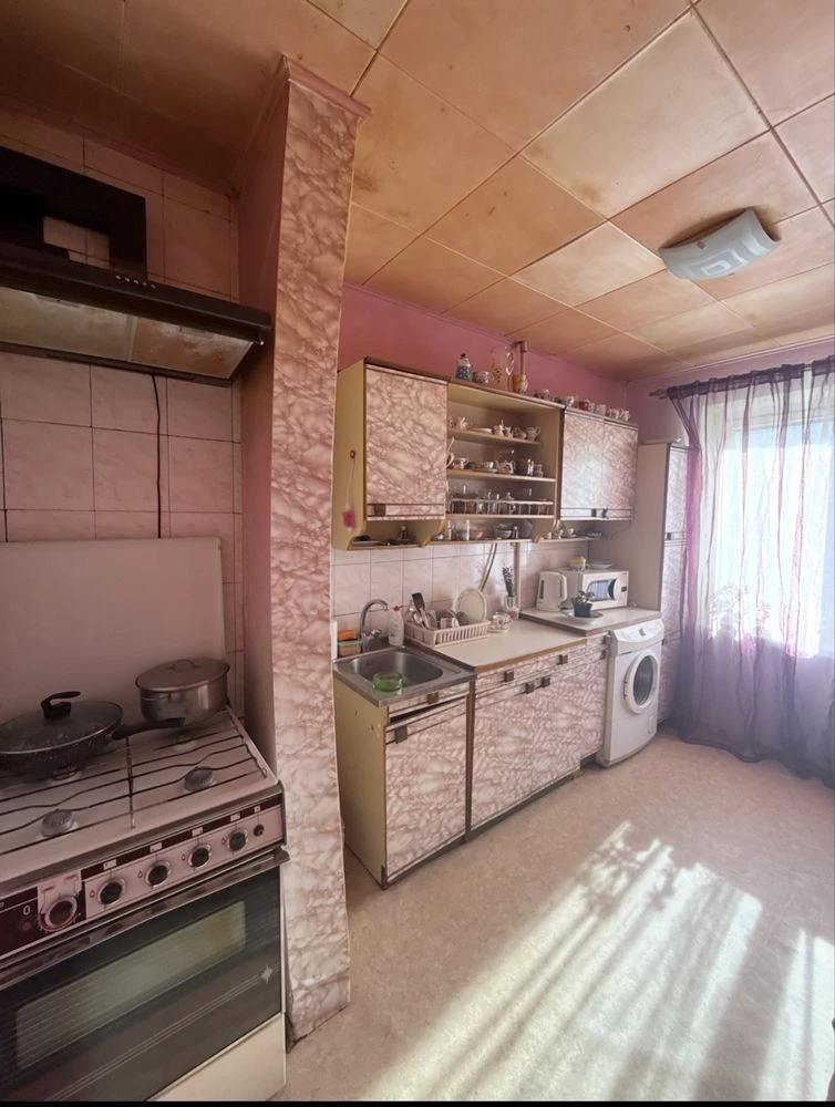 Левада 3 комнаты, панельный дом 65000$