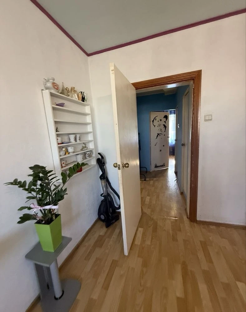 Левада 3 комнаты, панельный дом 65000$