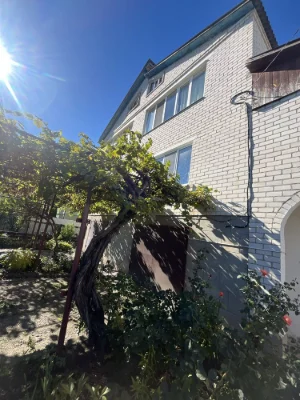 Large house with land near Lake Zemsnaryad