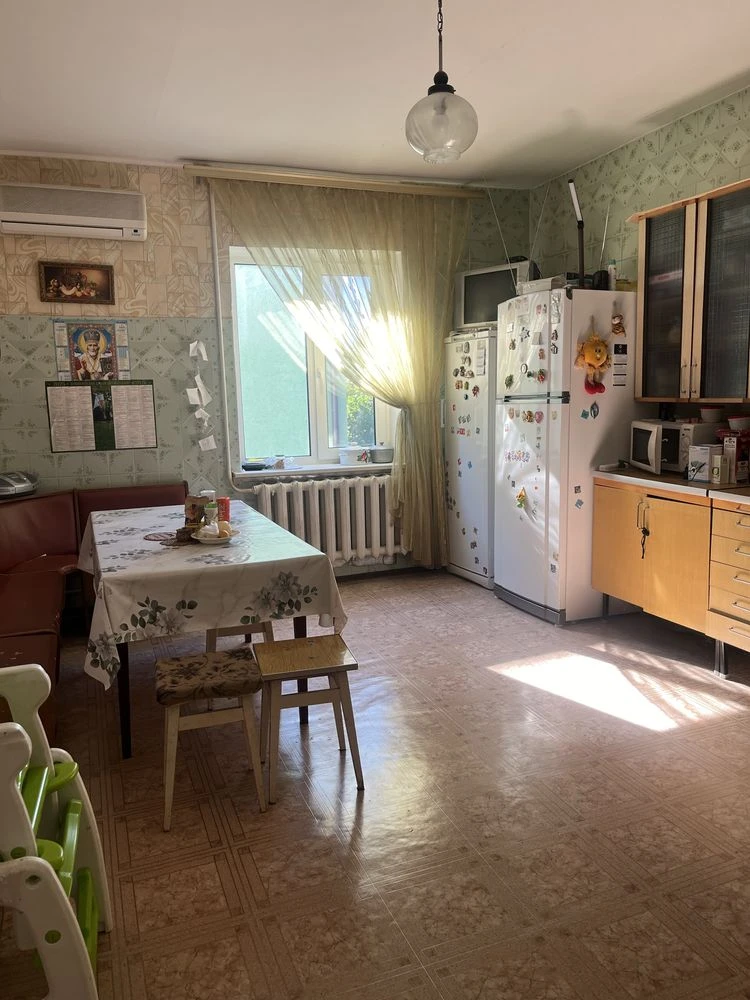 Large house with land near Lake Zemsnaryad