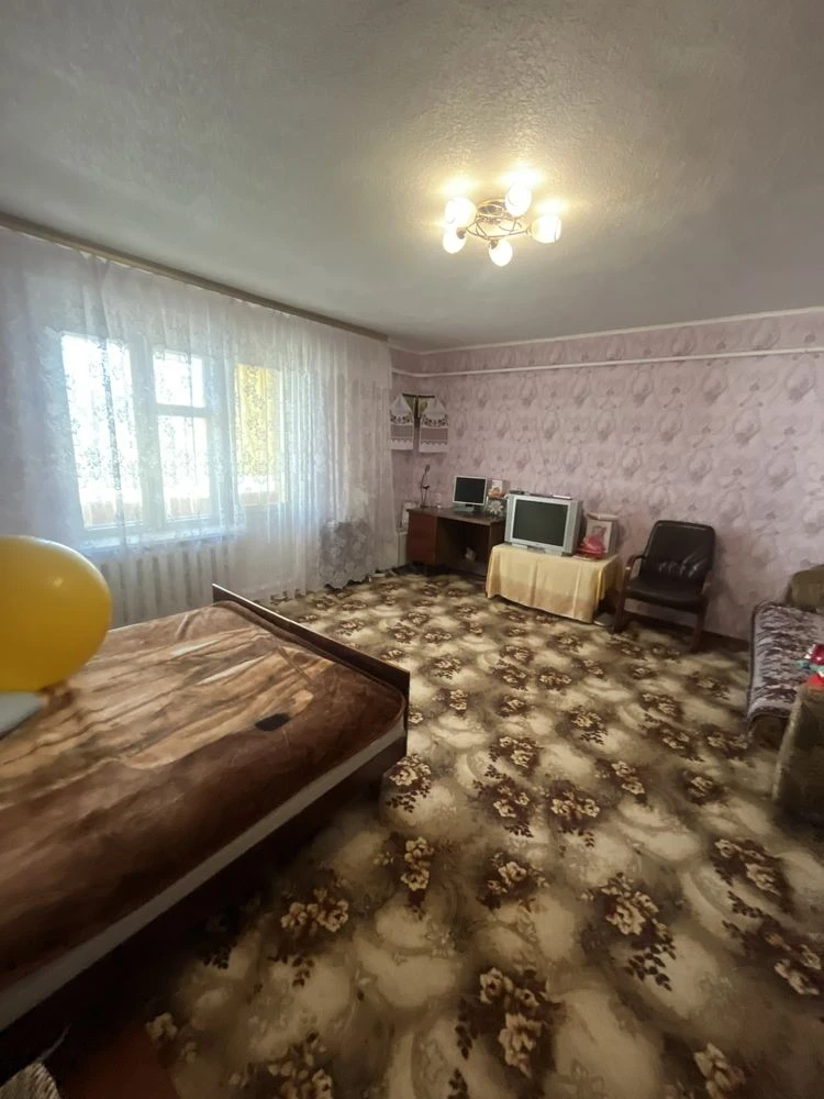 Large house with land near Lake Zemsnaryad
