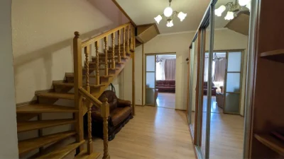 Продаж 2-кімнатної дворівневої квартири на вул. Довбуша