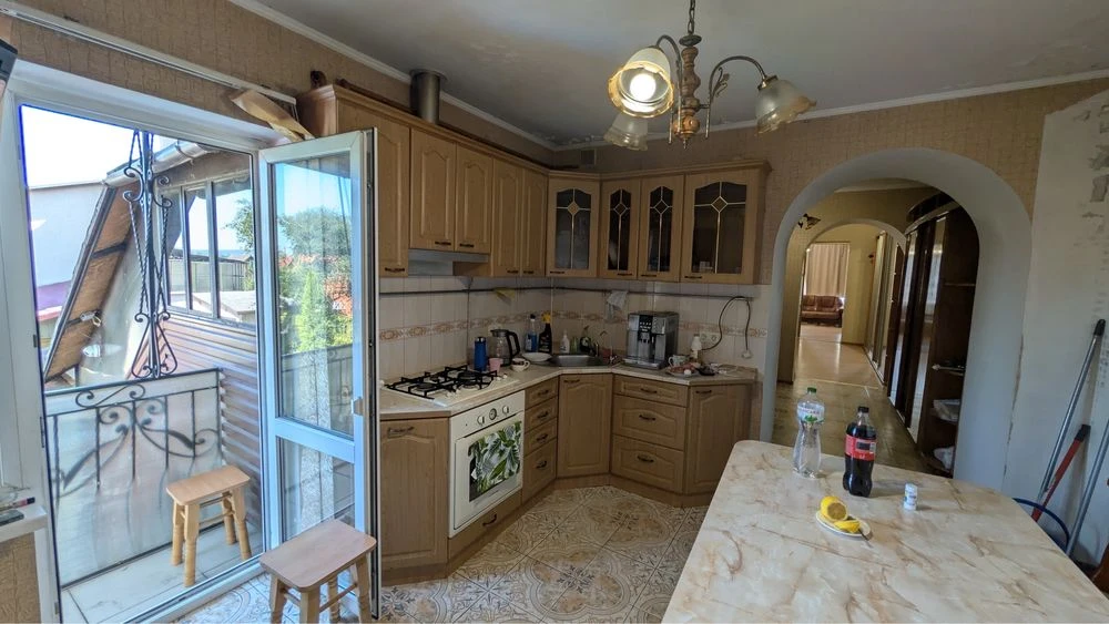 Продаж 2-кімнатної дворівневої квартири на вул. Довбуша