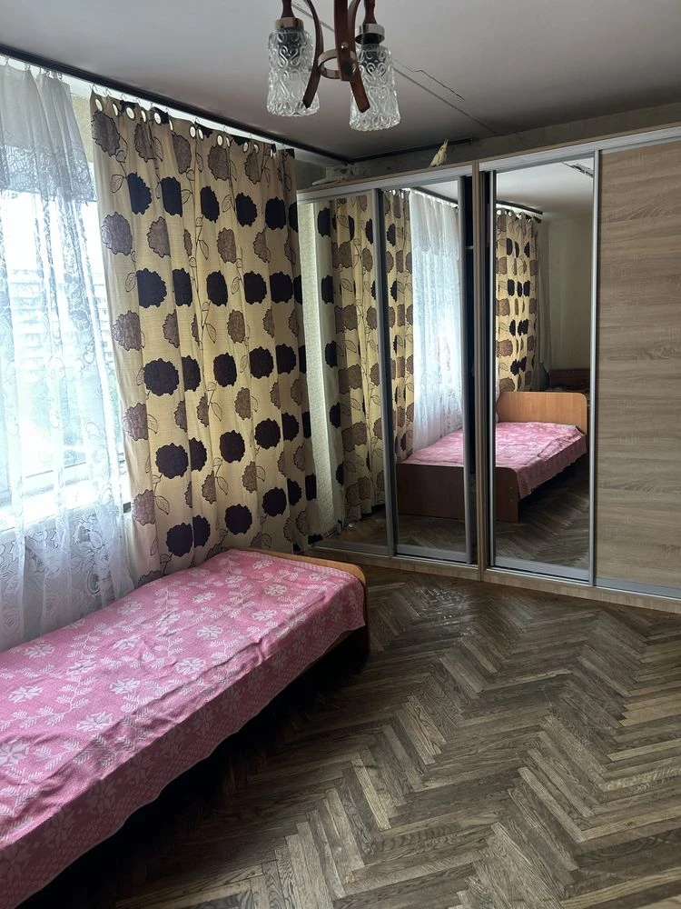 Продам 3-кімнатну квартиру в м. Оболонь