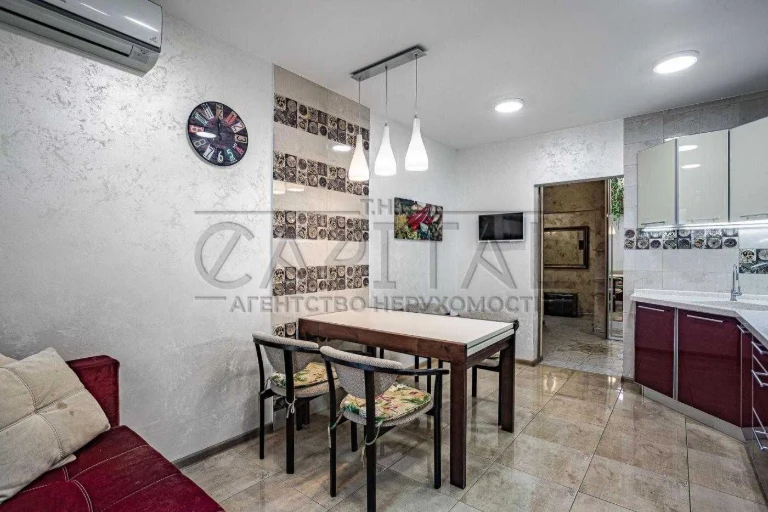 Продаж 3-кімнатної квартири, вул. Урлівська, 94 м², Дарниця