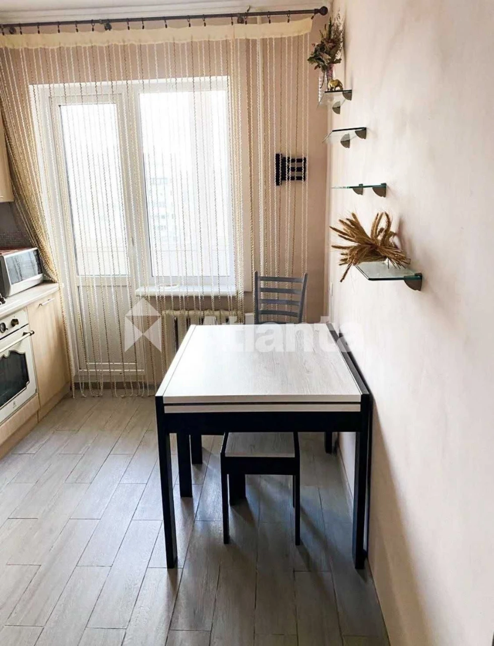 3-комнатная 65 м² с ремонтом, балкон + лоджия | Проспект Небесной Сотни