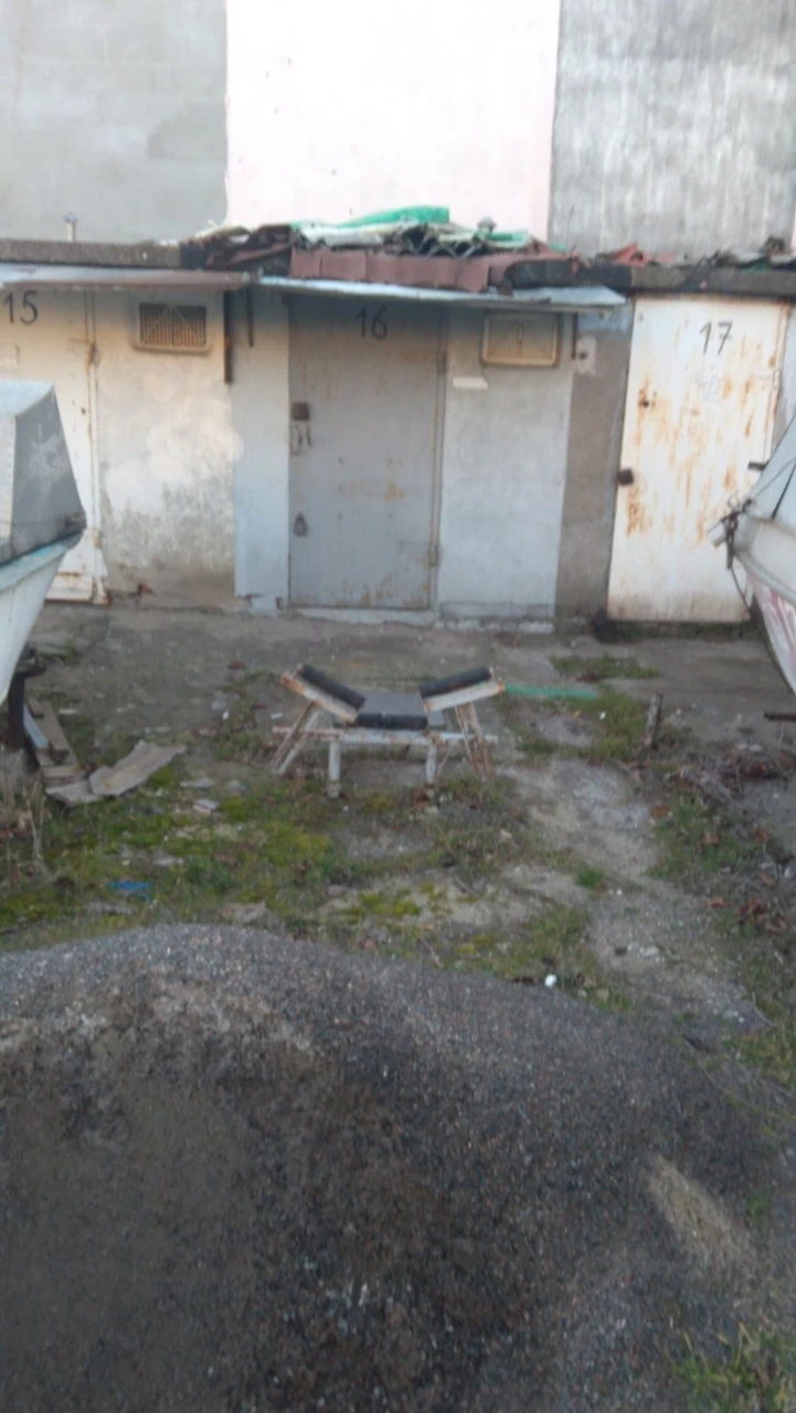 Продаж причалу. Широка балка.