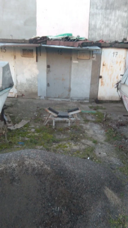 Продаж причалу. Широка балка.