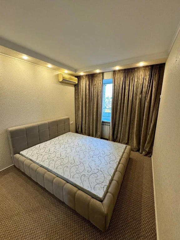 Rent 3-bedroom apartment 76 m², Vydradnyi Prospect, 55