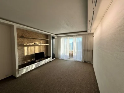 Rent 3-bedroom apartment 76 m², Vydradnyi Prospect, 55