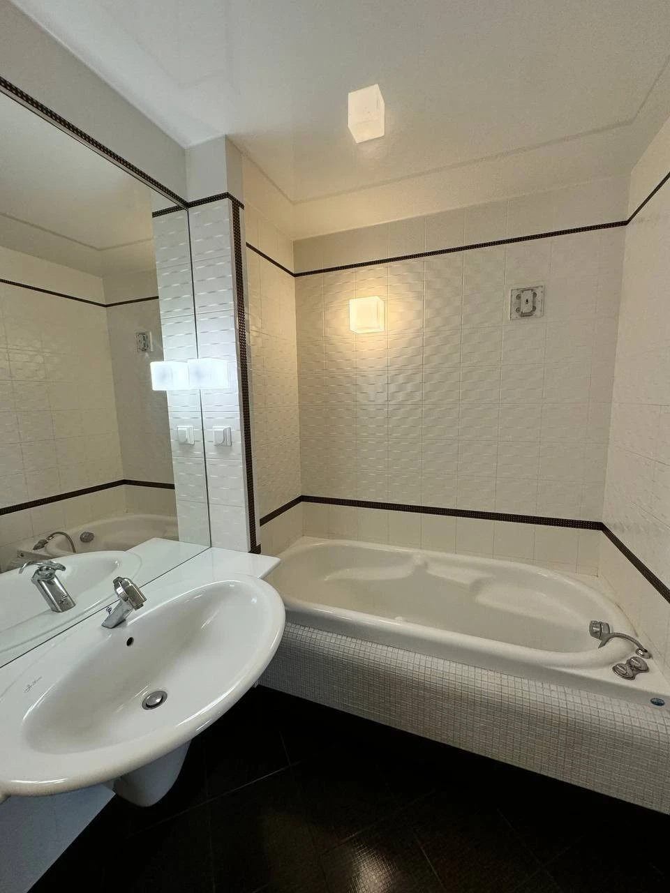 Rent 3-bedroom apartment 76 m², Vydradnyi Prospect, 55
