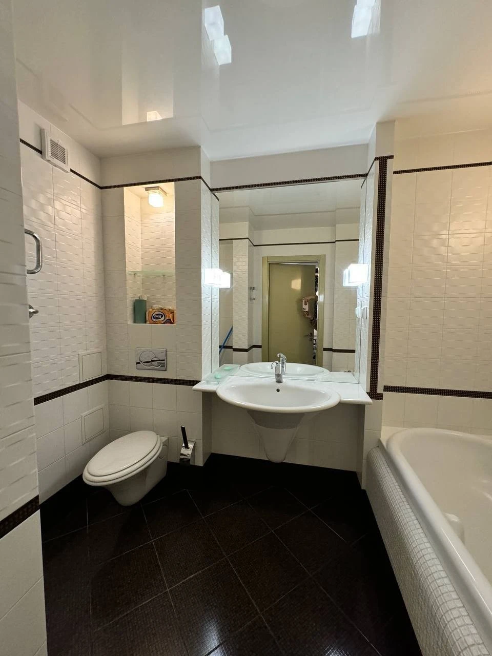 Rent 3-bedroom apartment 76 m², Vydradnyi Prospect, 55