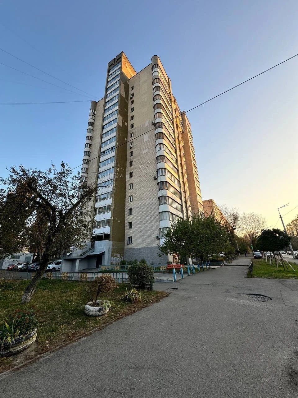 Rent 3-bedroom apartment 76 m², Vydradnyi Prospect, 55