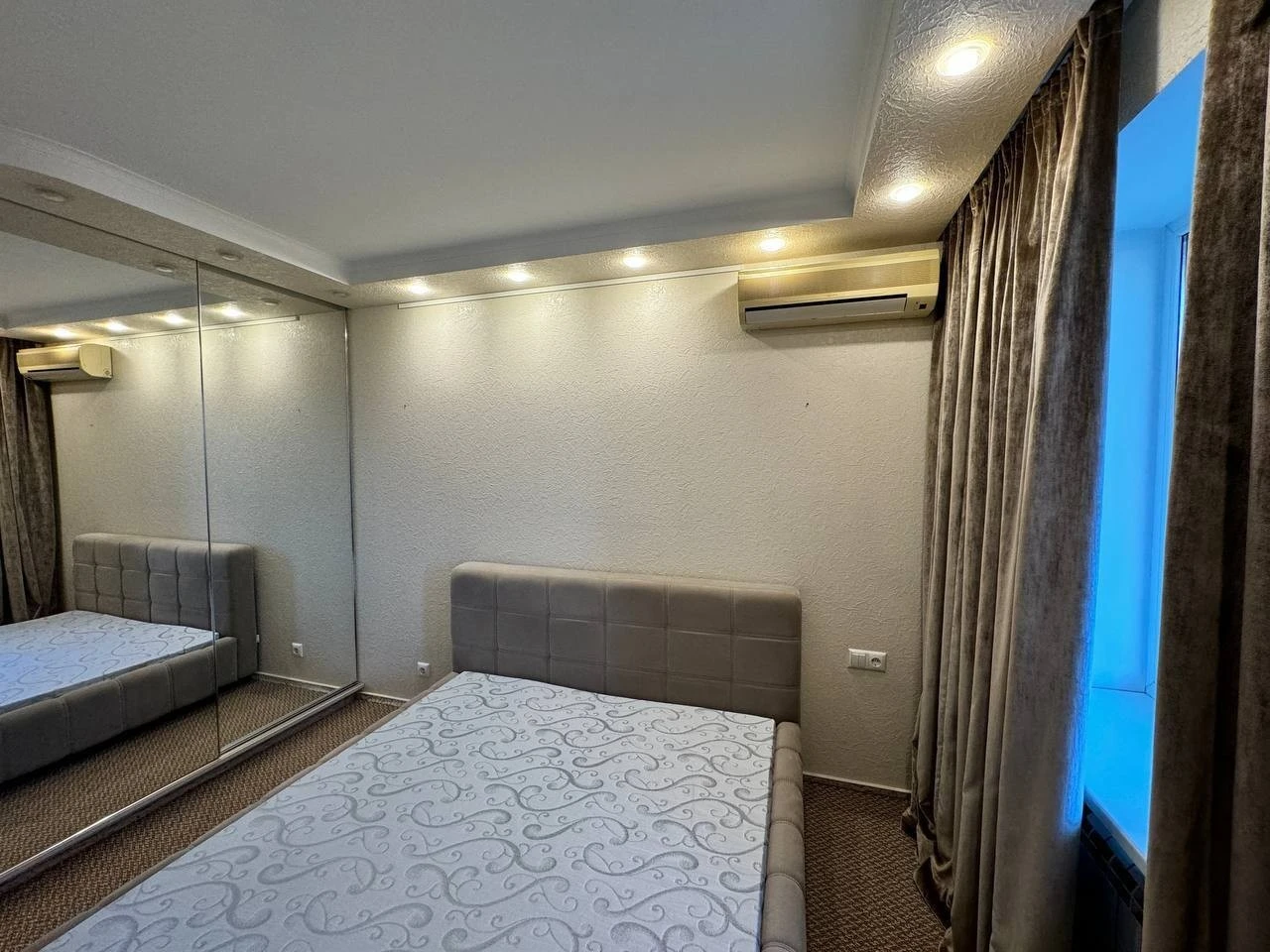 Rent 3-bedroom apartment 76 m², Vydradnyi Prospect, 55
