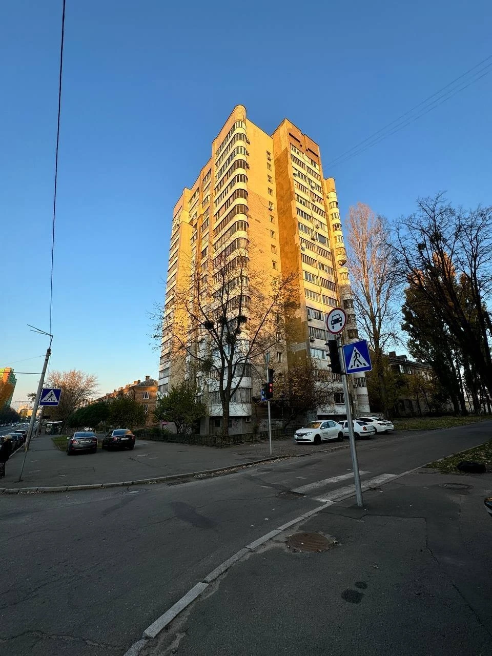 Rent 3-bedroom apartment 76 m², Vydradnyi Prospect, 55