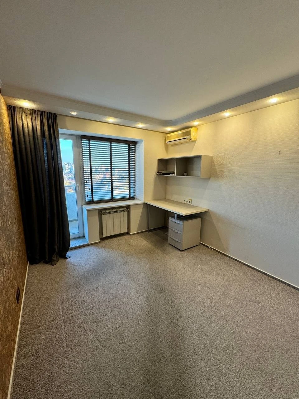 Rent 3-bedroom apartment 76 m², Vydradnyi Prospect, 55