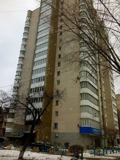 Rent 3-bedroom apartment 76 m², Vydradnyi Prospect, 55