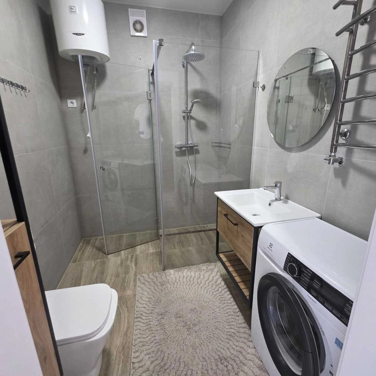 Sale of a modern one-bedroom apartment in the city center - No buyer's commission!
