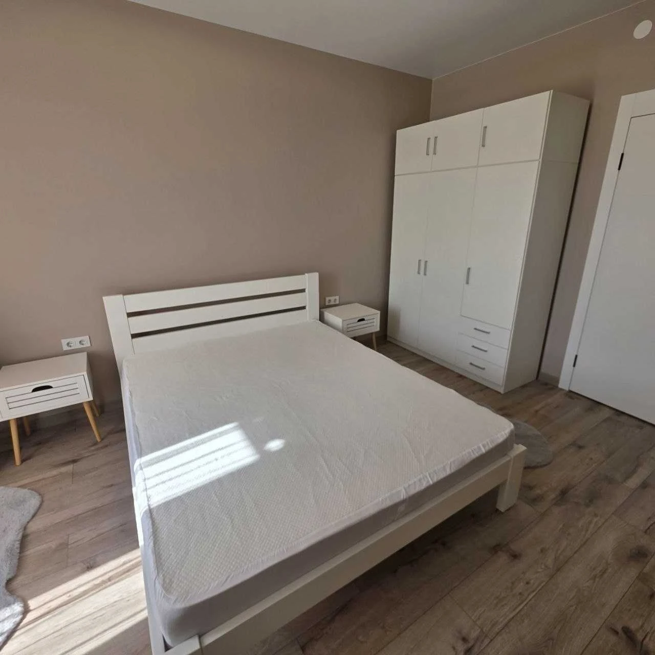 Sale of a modern one-bedroom apartment in the city center - No buyer's commission!