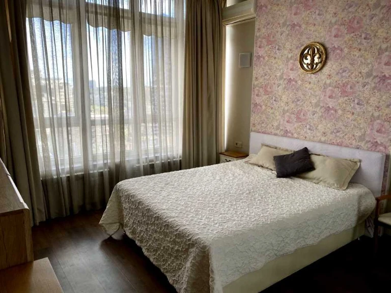 Apartment. Zhylans'ka Street, Kyiv.