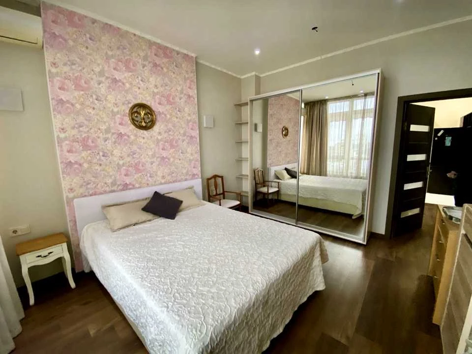 Apartment. Zhylans'ka Street, Kyiv.