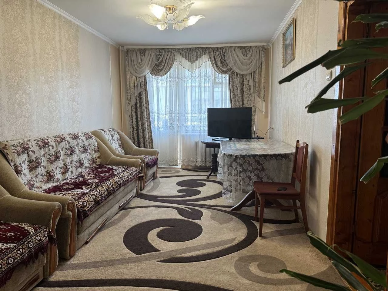 Продається 4-кімнатна квартира на вул. Пасічна, 73,1 м2 (Панельний)