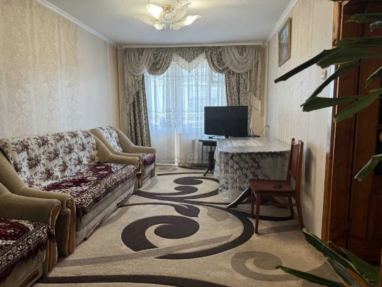 Продаж 4 кімнатної квартири по вул Пасічна 73.1м2 (Панельний