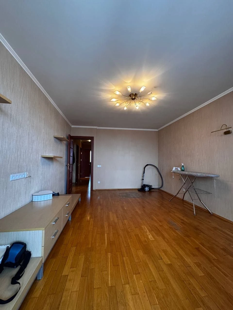 Продается 4-комнатная квартира в районе Писаржевского, Нагорный Постанови