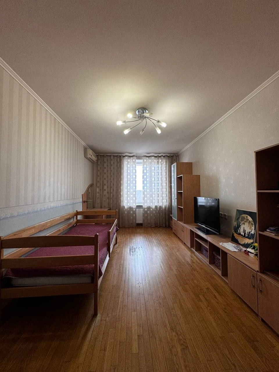 Продается 4-комнатная квартира в районе Писаржевского, Нагорный Постанови