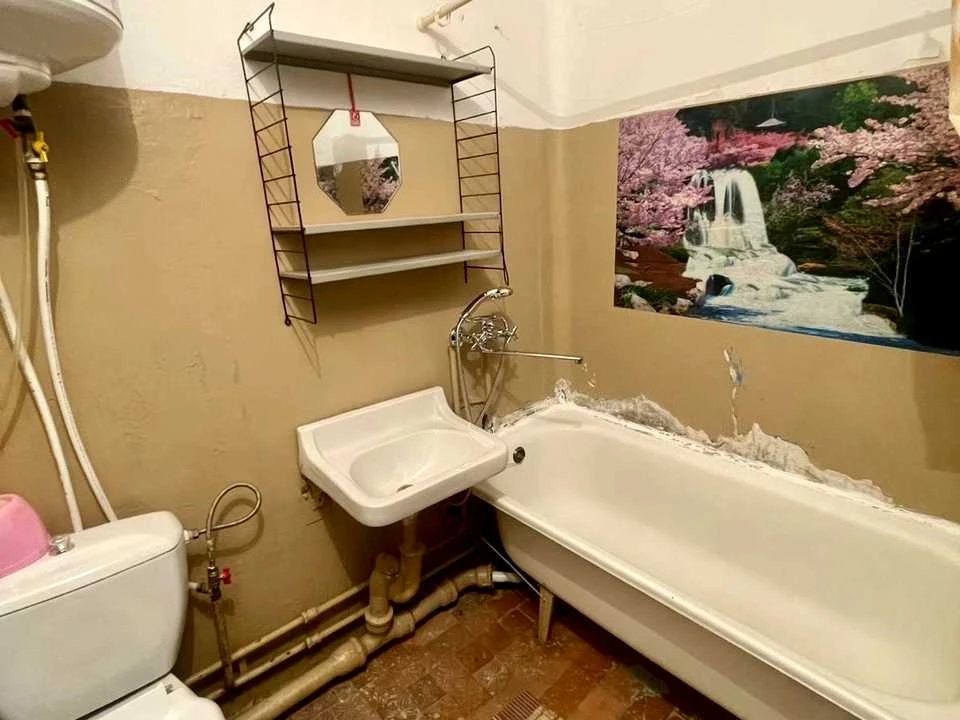 Apartment. Dnipro, residential area Topola-2, street.