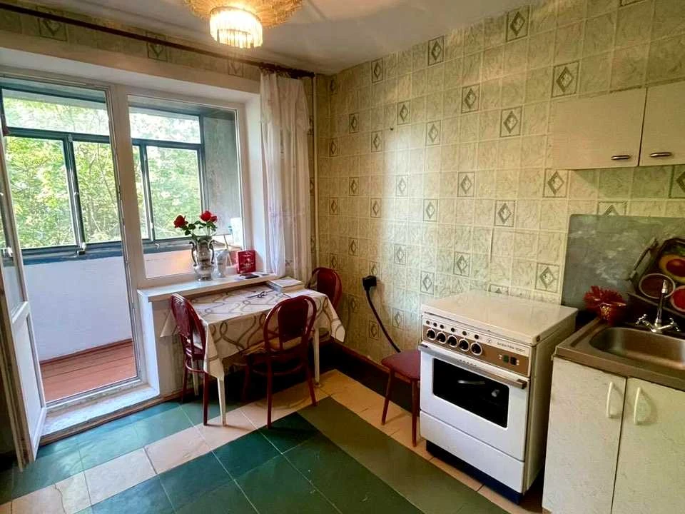 Apartment. Dnipro, residential area Topola-2, street.