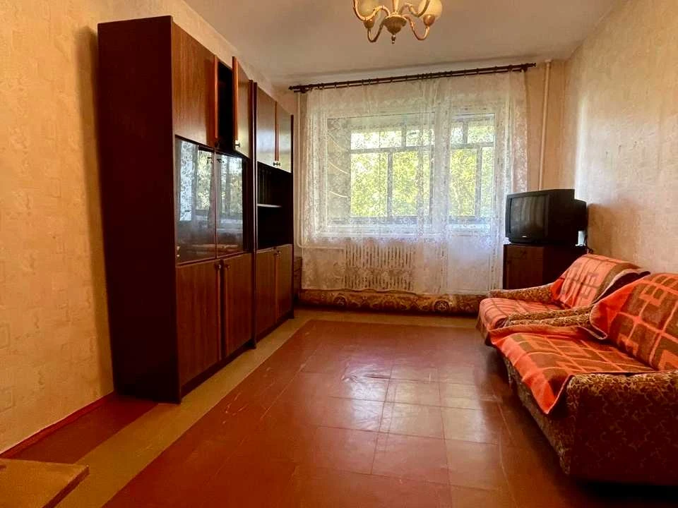 Apartment. Dnipro, residential area Topola-2, street.