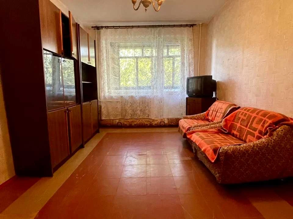 Apartment. Dnipro, residential area Topola-2, street.