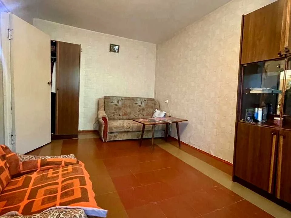Apartment. Dnipro, residential area Topola-2, street.