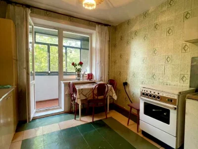 Apartment. Dnipro, residential area Topola-2, street.