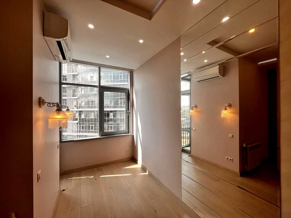 Apartment. Kyiv, Darnytskyi Blvd.