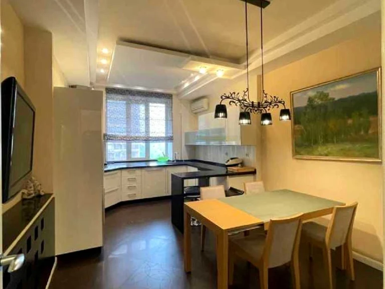 Apartment. Eugene Konovalets st., Kyiv