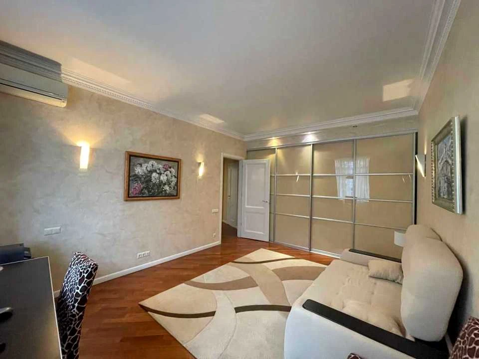 Apartment. Eugene Konovalets st., Kyiv