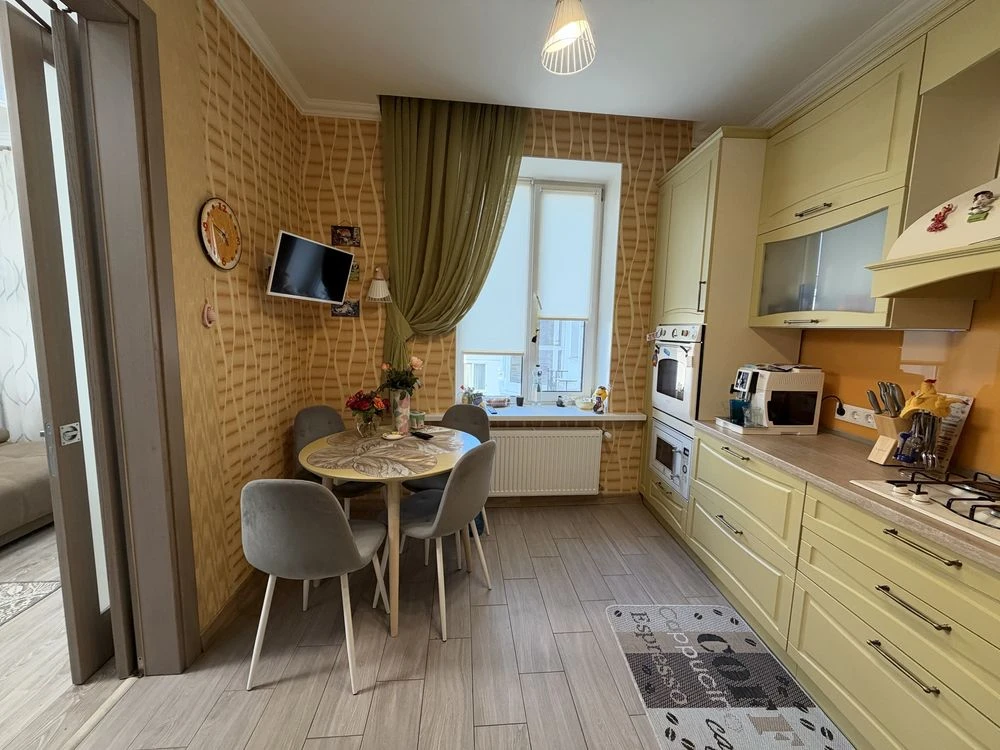 ‼️ New building. Three-room apartment. Center of the city. 4 floors.