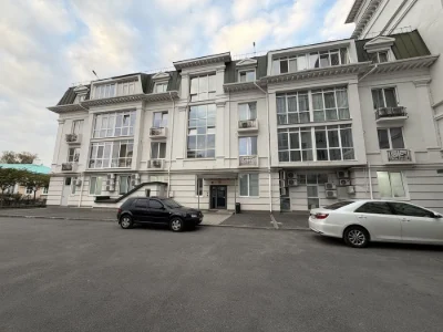‼️ New building. Three-room apartment. Center of the city. 4 floors.