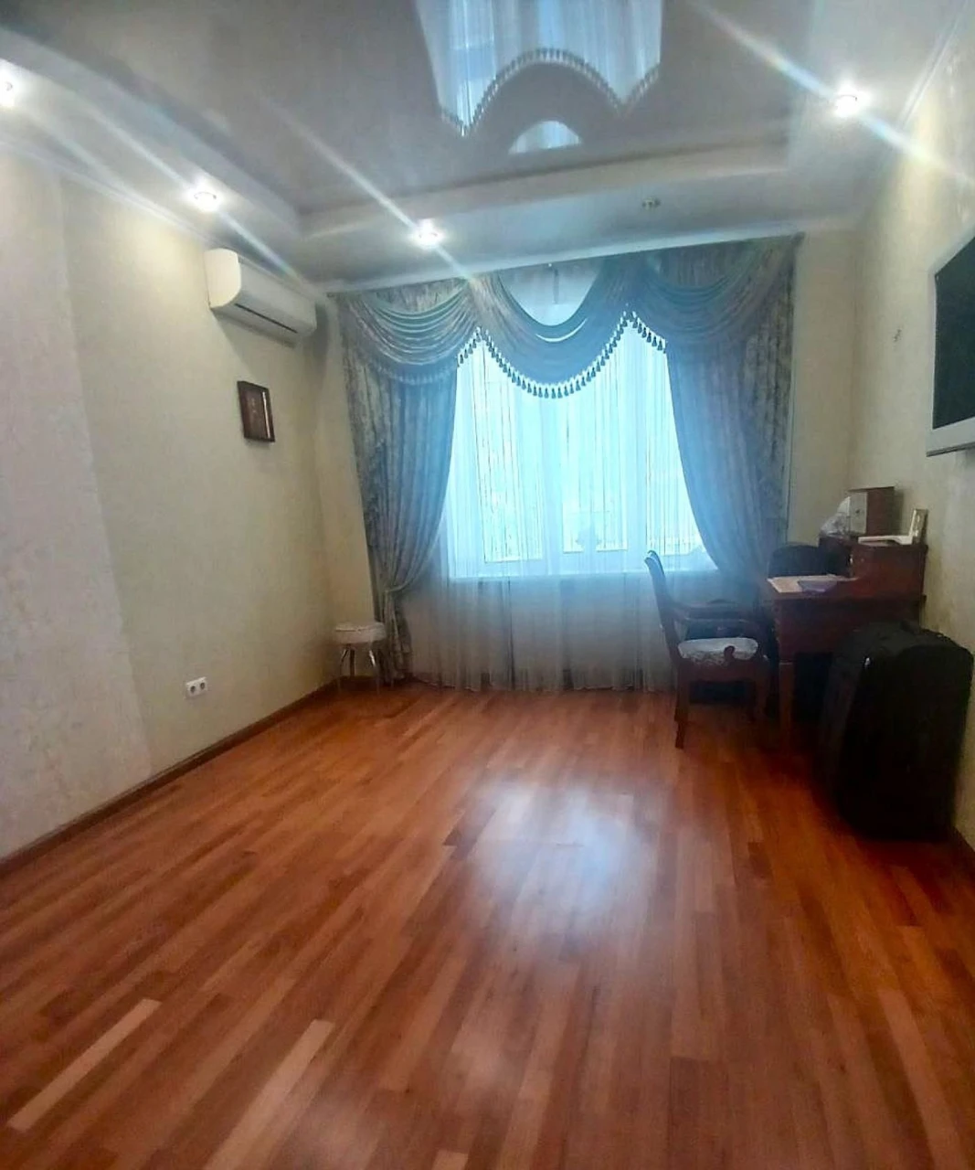 For Sale: 2-room apartment, Center, Gosprom, Chichabin Street, 2/5 floor