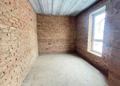 Продаж 4-кімнатного таунхауса площа 123 кв.м є газ світло ка