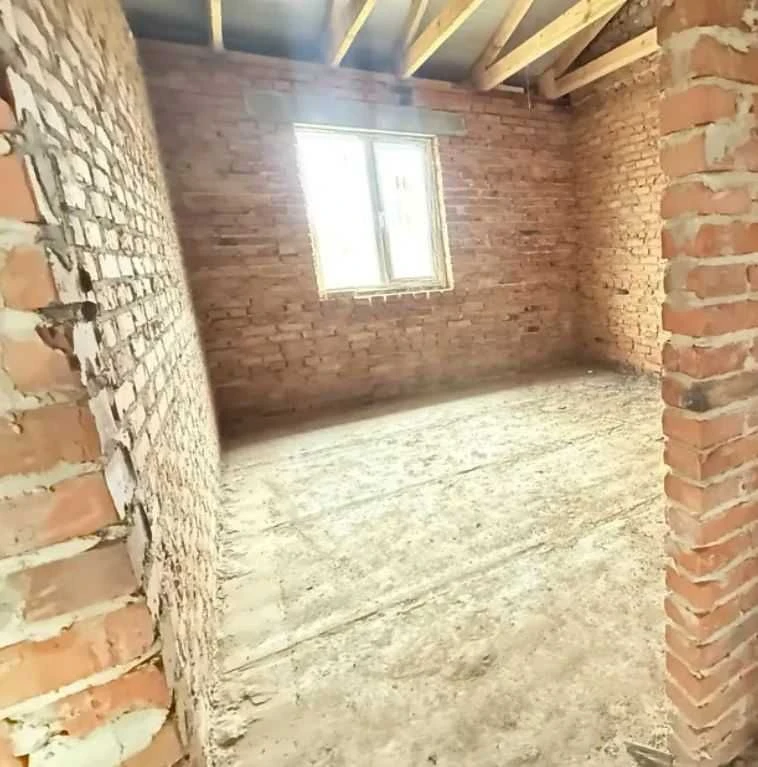 Продаж 4-кімнатного таунхауса площа 123 кв.м є газ світло ка