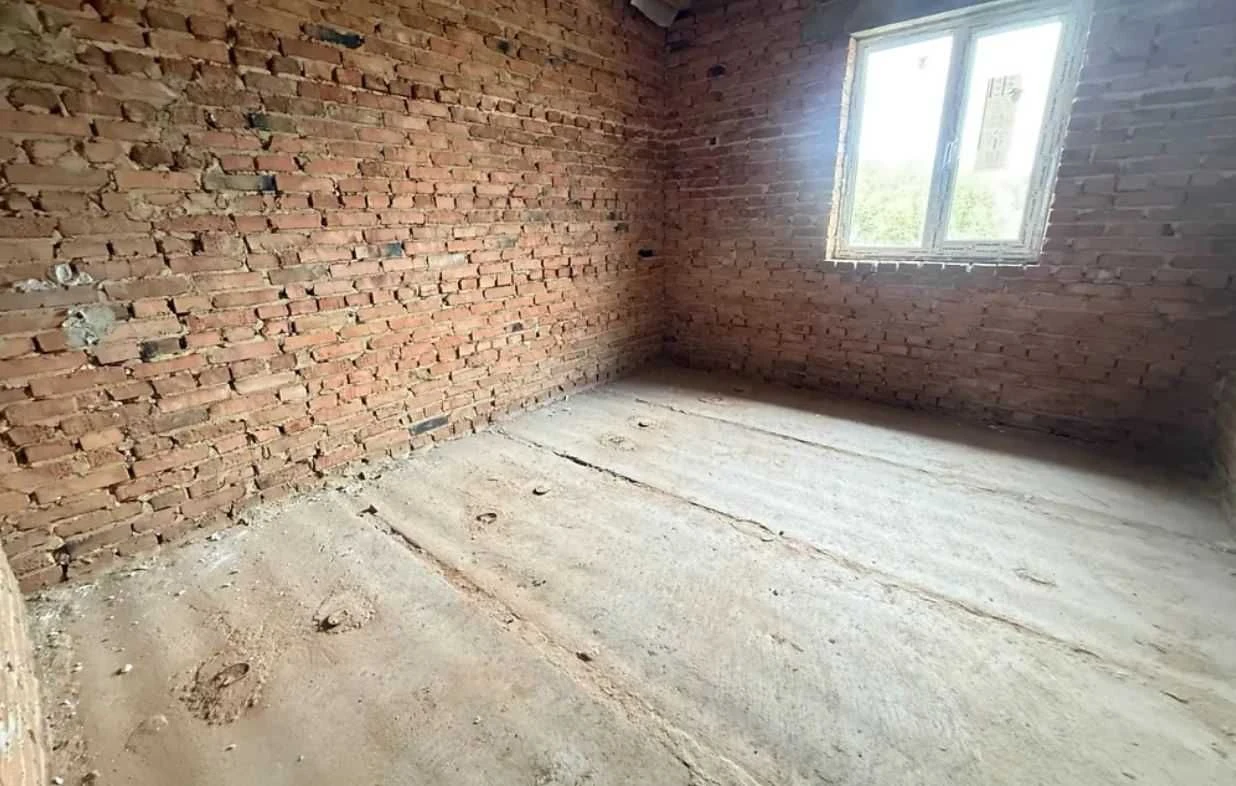 Продаж 4-кімнатного таунхауса площа 123 кв.м є газ світло ка