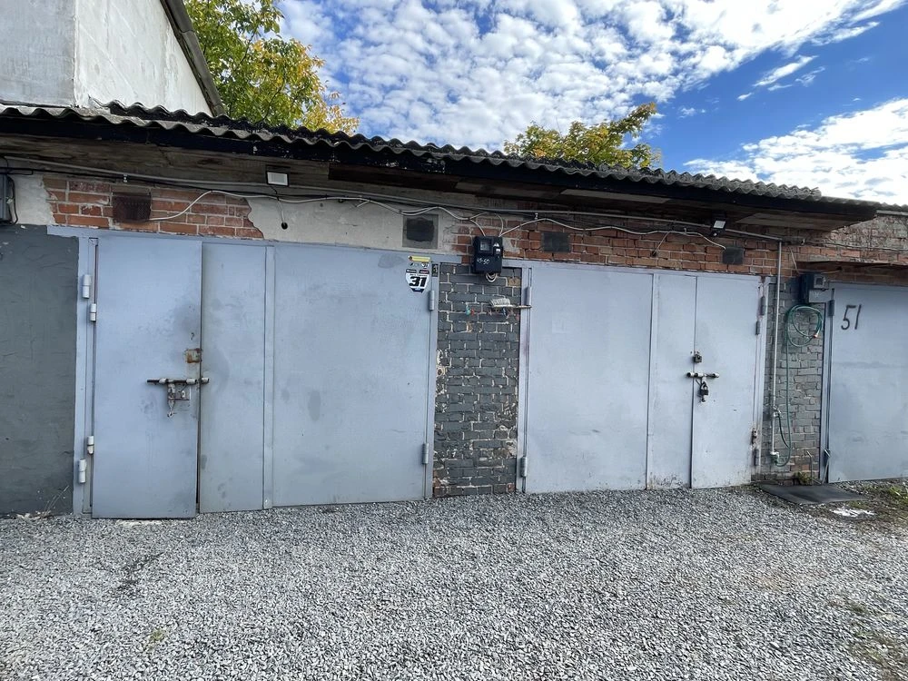 Продам 2 гаражі в кооперативі Дворецький