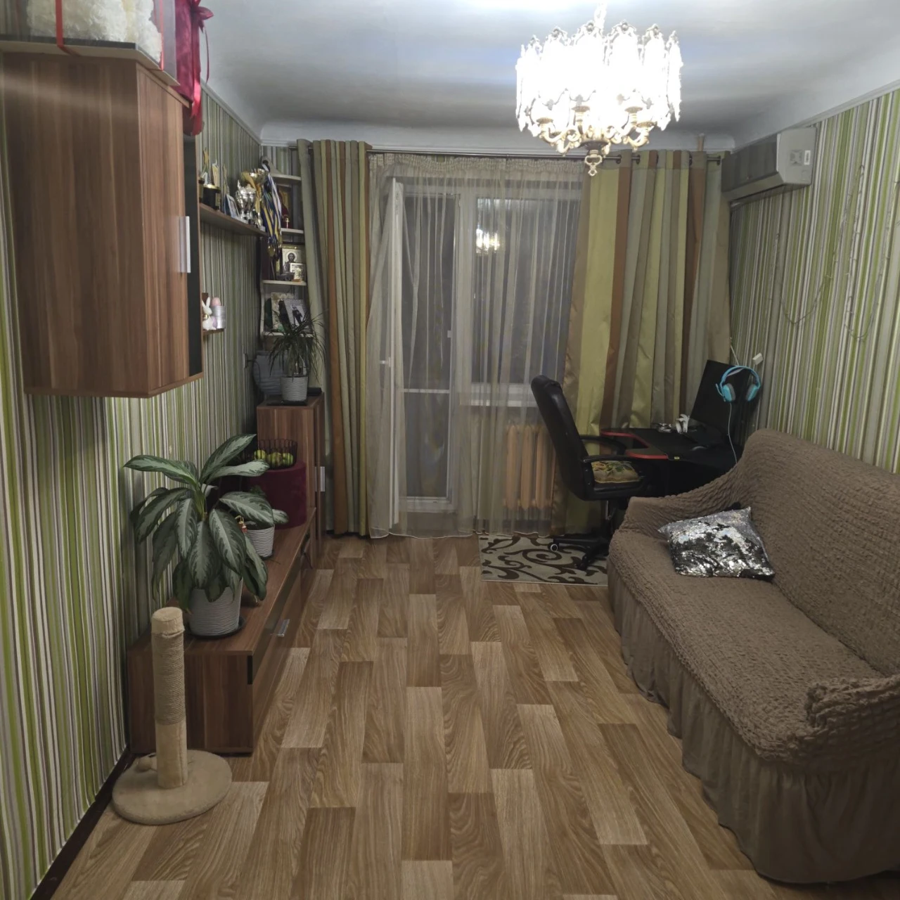 Продаж 2-кімнатної квартири, вул. Центральний, 4/5, 28000$